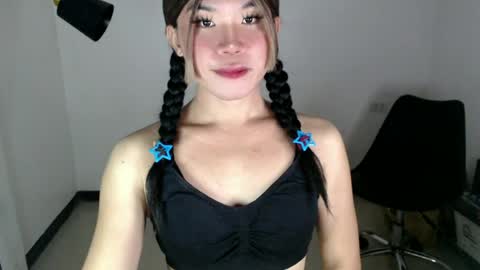 dazzzlingcarol online show from June 28, 2026, 9:48 am