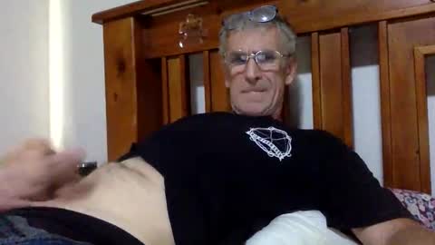 deanofflove2210 online show from February 25, 2025, 7:20 am