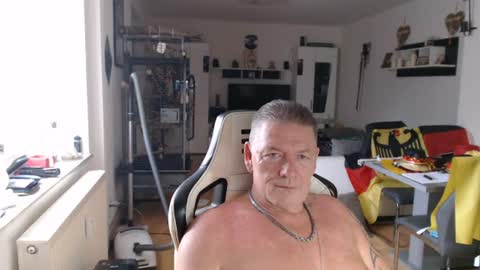 deinprinz2312 online show from June 14, 2026, 3:52 am