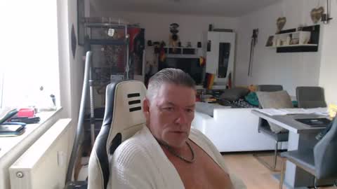 deinprinz2312 online show from June 16, 2026, 5:43 am