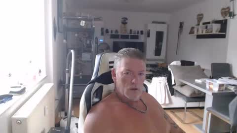 deinprinz2312 online show from July 14, 2026, 6:29 am