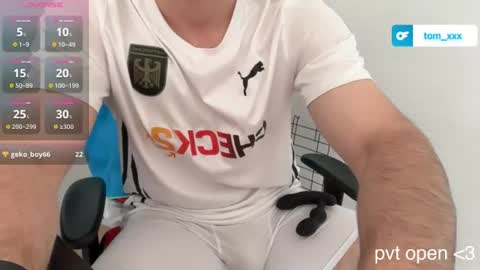 Snapshot of dertom_xxx chatting on June 19, 2026, 2:43 pm Tom online show from June 19, 2026, 2:43 pm