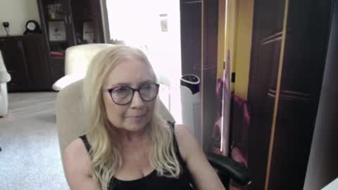 Snapshot of desiresofia chatting on June 25, 2026, 1:48 pm S O F I A online show from June 25, 2026, 1:48 pm