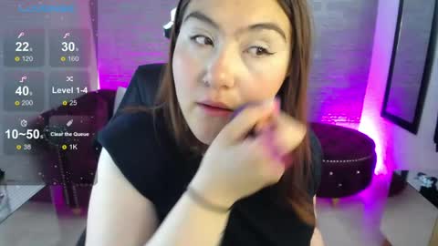 Snapshot of diamondfox_m chatting on April 22, 2026, 2:18 pm Your Diamond online show from April 22, 2026, 2:18 pm