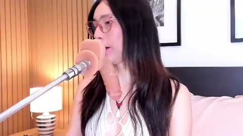Bella  online show from July 8, 2026, 7:51 pm