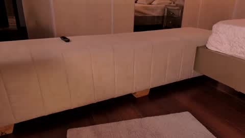 Dominique online show from May 16, 2026, 12:07 am