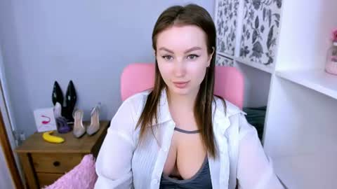Snapshot of donnasensual chatting on July 18, 2026, 12:09 pm DonnaSensual online show from July 18, 2026, 12:09 pm