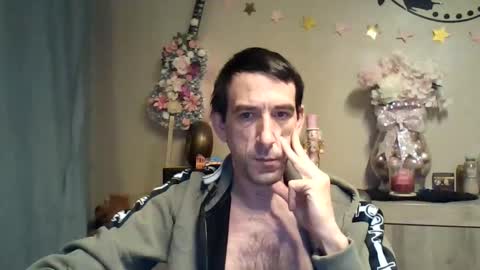 Snapshot of dreamguy38 chatting on November 17, 2025, 4:29 am dreamguy38 online show from November 17, 2025, 4:29 am