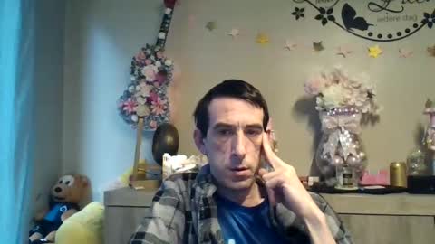 Snapshot of dreamguy38 chatting on November 23, 2025, 9:20 am dreamguy38 online show from November 23, 2025, 9:20 am