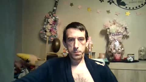 Snapshot of dreamguy38 chatting on December 4, 2025, 3:05 am dreamguy38 online show from December 4, 2025, 3:05 am