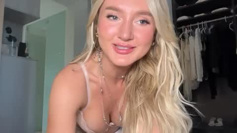 Snapshot of dreamyylilah chatting on June 20, 2026, 12:03 am Lilah online show from June 20, 2026, 12:03 am