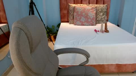 drilau_18 online show from May 22, 2026, 4:19 am