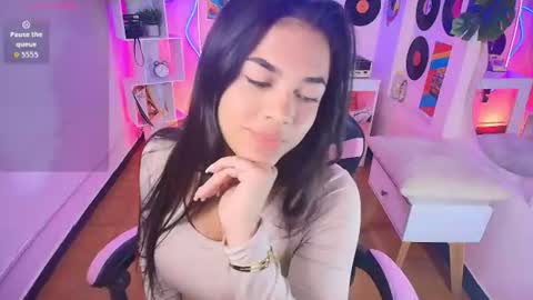 duulce_mia online show from July 15, 2026, 11:37 am