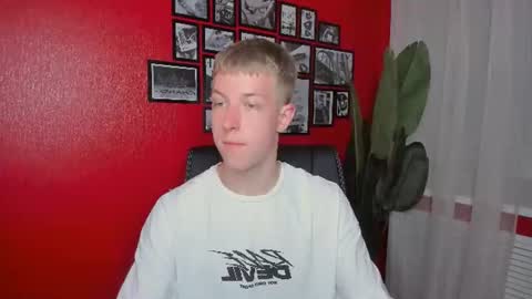 Snapshot of dylan_norton chatting on July 2, 2026, 10:32 am Dylan online show from July 2, 2026, 10:32 am