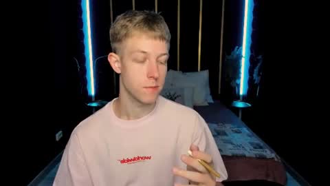 Snapshot of dylan_norton chatting on July 17, 2026, 10:55 am Dylan online show from July 17, 2026, 10:55 am
