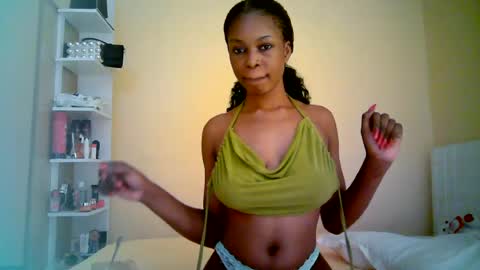 ebonytanqueen online show from June 16, 2026, 1:52 am