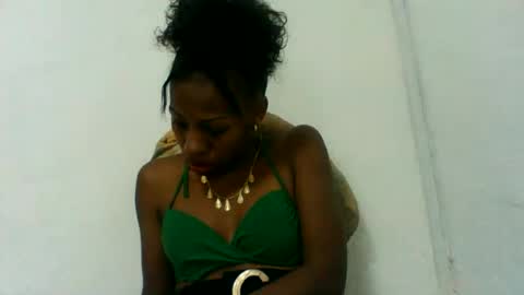 edwige770943 online show from June 16, 2026, 6:16 am