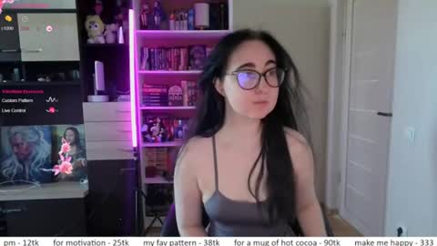 Snapshot of el_sweety chatting on June 29, 2026, 1:55 pm If you like it when I meow give me a thumbs up online show from June 29, 2026, 1:55 pm