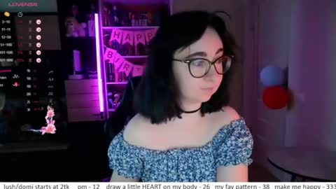 Snapshot of el_sweety chatting on July 16, 2026, 10:21 am If you like it when I meow give me a thumbs up online show from July 16, 2026, 10:21 am
