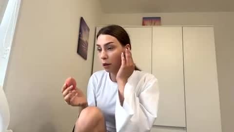 Mia online show from July 8, 2026, 12:42 pm