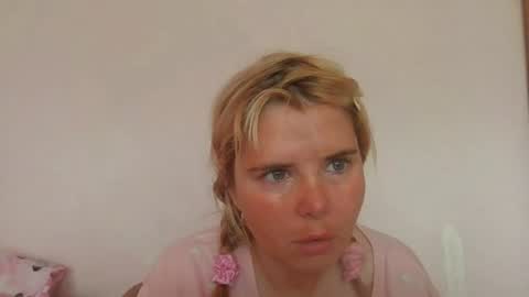 Snapshot of elenaflirt chatting on June 16, 2026, 8:17 am Elena online show from June 16, 2026, 8:17 am