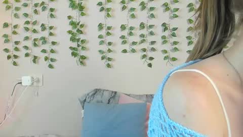 ellierough online show from June 17, 2026, 4:04 am