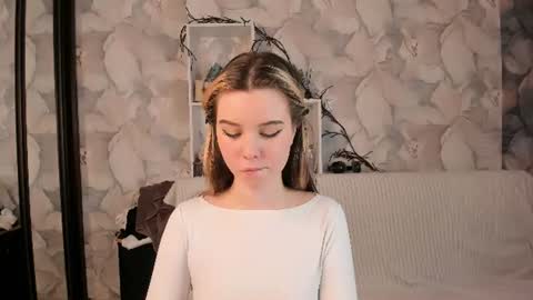elly_ary online show from July 19, 2026, 2:15 am