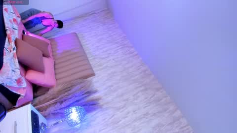Emely Florence online show from June 11, 2026, 12:32 am