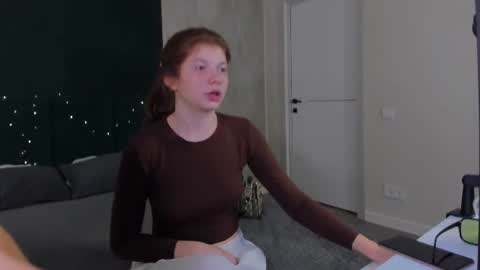 Snapshot of emilia_cross chatting on June 15, 2026, 1:19 am Emilia online show from June 15, 2026, 1:19 am