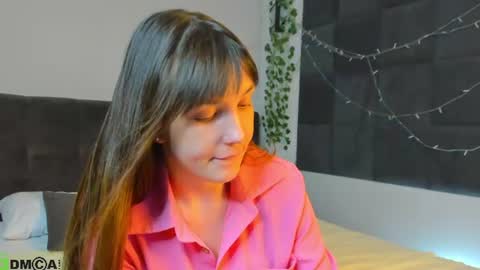 Snapshot of emilia_cross chatting on June 29, 2026, 1:12 am Emilia online show from June 29, 2026, 1:12 am