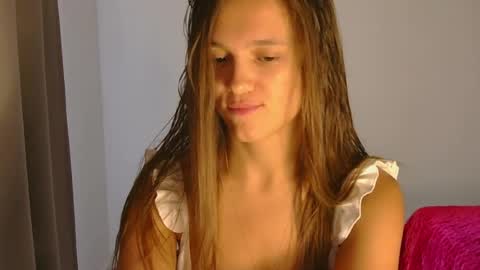 Snapshot of emilly_lust99 chatting on July 24, 2026, 6:22 am Emilly online show from July 24, 2026, 6:22 am