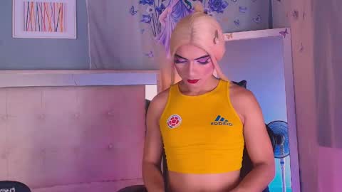 emily_castillo1_ online show from May 9, 2026, 5:01 am