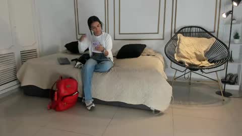 emily_gaviria1 online show from May 13, 2026, 12:13 pm