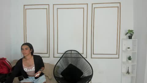 emily_gaviria1 online show from May 17, 2026, 12:01 pm