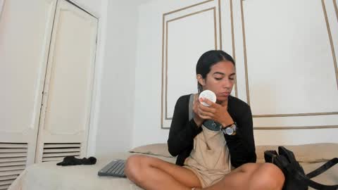 emily_gaviria1 online show from May 18, 2026, 12:11 pm