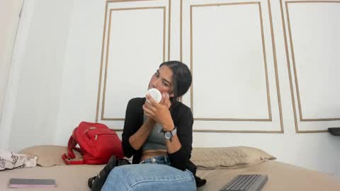 emily_gaviria1 online show from May 19, 2026, 12:11 pm