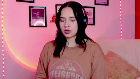 Snapshot of emily_lindey_ chatting on June 27, 2026, 5:34 am Emily Lindey online show from June 27, 2026, 5:34 am