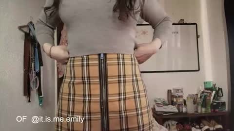 emily_pearl_ online show from July 24, 2026, 4:38 pm