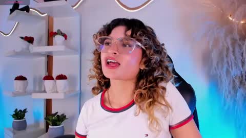 Emilyjonnes  online show from May 31, 2026, 4:09 am