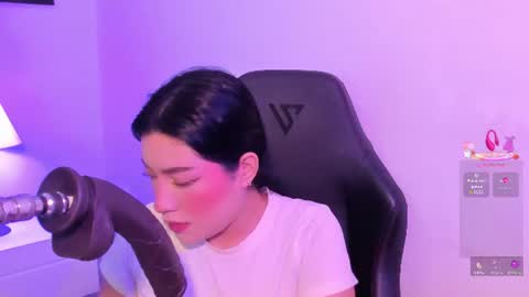 Snapshot of emma_walton_ chatting on June 17, 2026, 11:34 am online show from June 17, 2026, 11:34 am