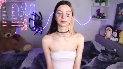 Snapshot of emmie_everly chatting on August 6, 2026, 5:09 am emmie_everly online show from August 6, 2026, 5:09 am