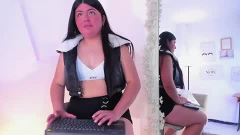 emy_sanz online show from July 22, 2026, 1:25 pm