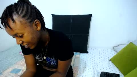 Snapshot of enchantedvee chatting on June 14, 2026, 7:16 pm Vee online show from June 14, 2026, 7:16 pm
