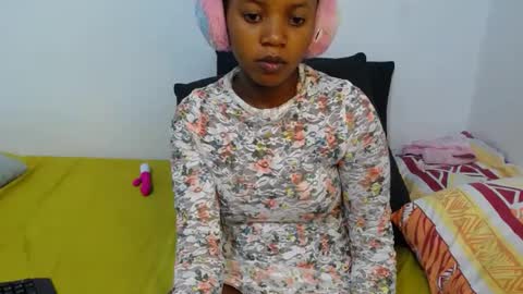 Snapshot of enchantedvee chatting on July 1, 2026, 1:51 am Vee online show from July 1, 2026, 1:51 am