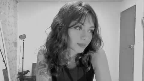 Leyla online show from June 18, 2026, 1:28 am