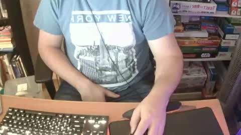Snapshot of erik_dapper chatting on June 17, 2026, 8:28 am Erik Dapper online show from June 17, 2026, 8:28 am