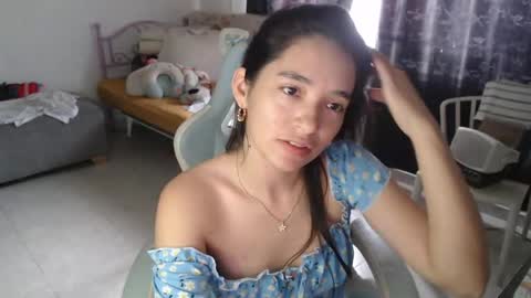 erina_1 online show from April 22, 2026, 5:36 pm