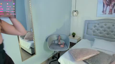 Escarlet online show from June 30, 2026, 1:56 pm