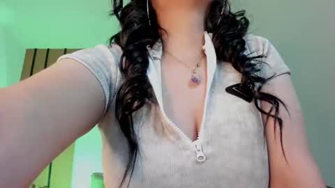 Snapshot of esmeralda_rose__ chatting on July 3, 2026, 5:03 am esmeralda_rose__ online show from July 3, 2026, 5:03 am