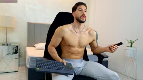E V A N S online show from May 25, 2026, 12:16 am
